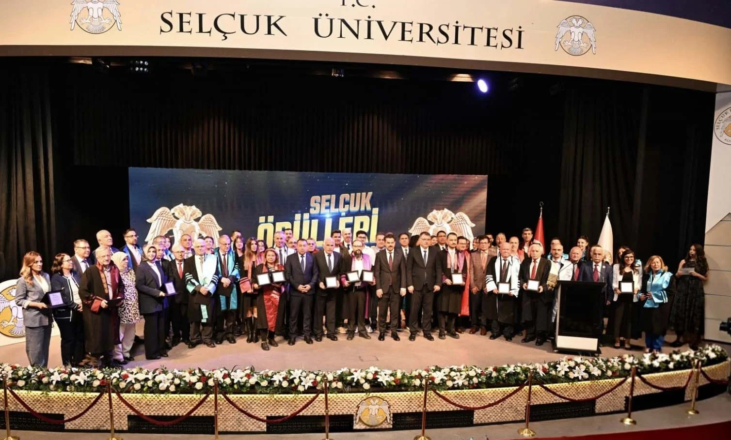 Selçuk Üniversitesi Ödülleri Töreni’nde Akademik ve İdari Başarılar Taçlandırıldı